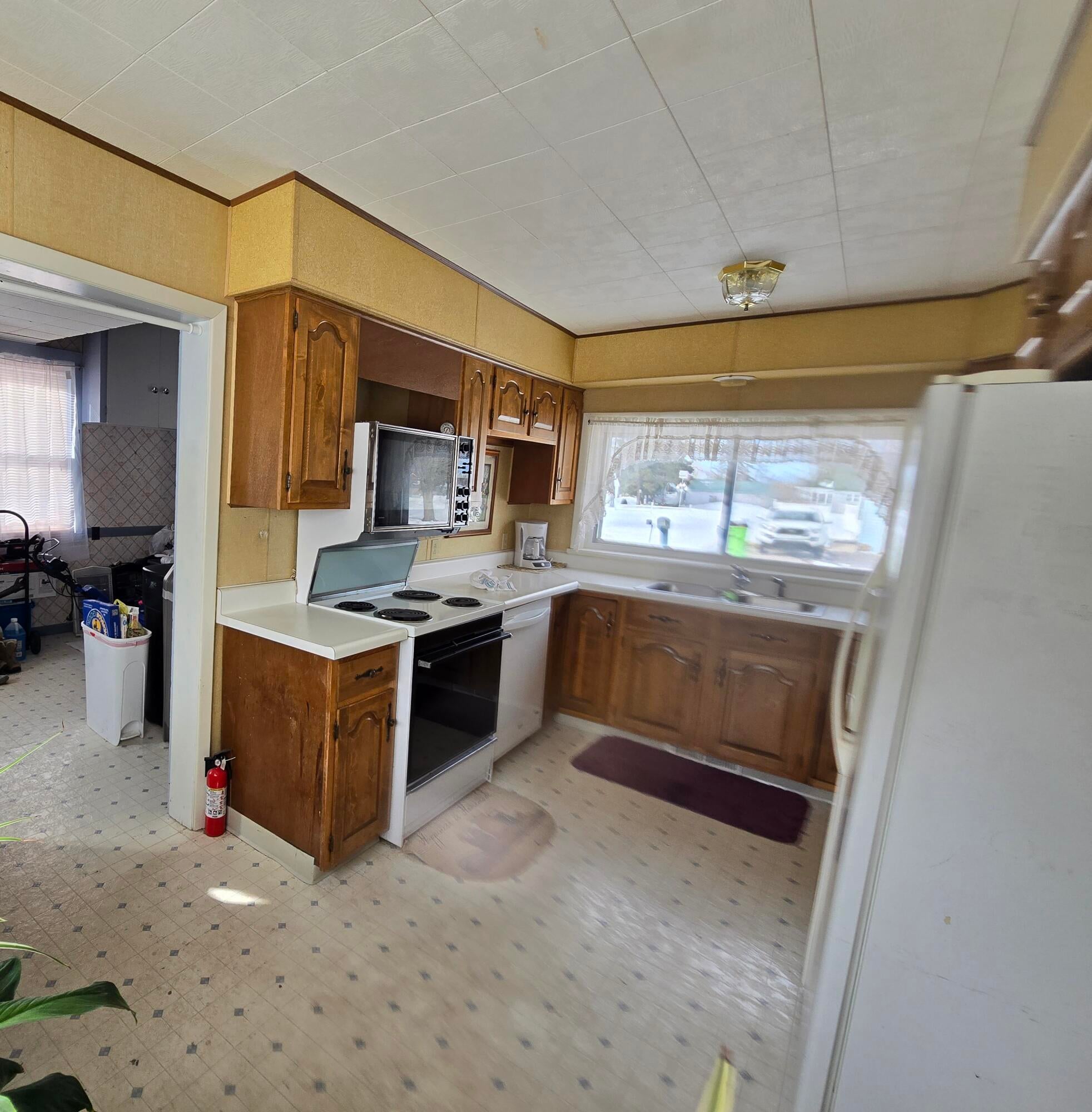 202 South Western Avenue Cheboygan, MI 49721 - Photo 9 of 26 20260322_164949
