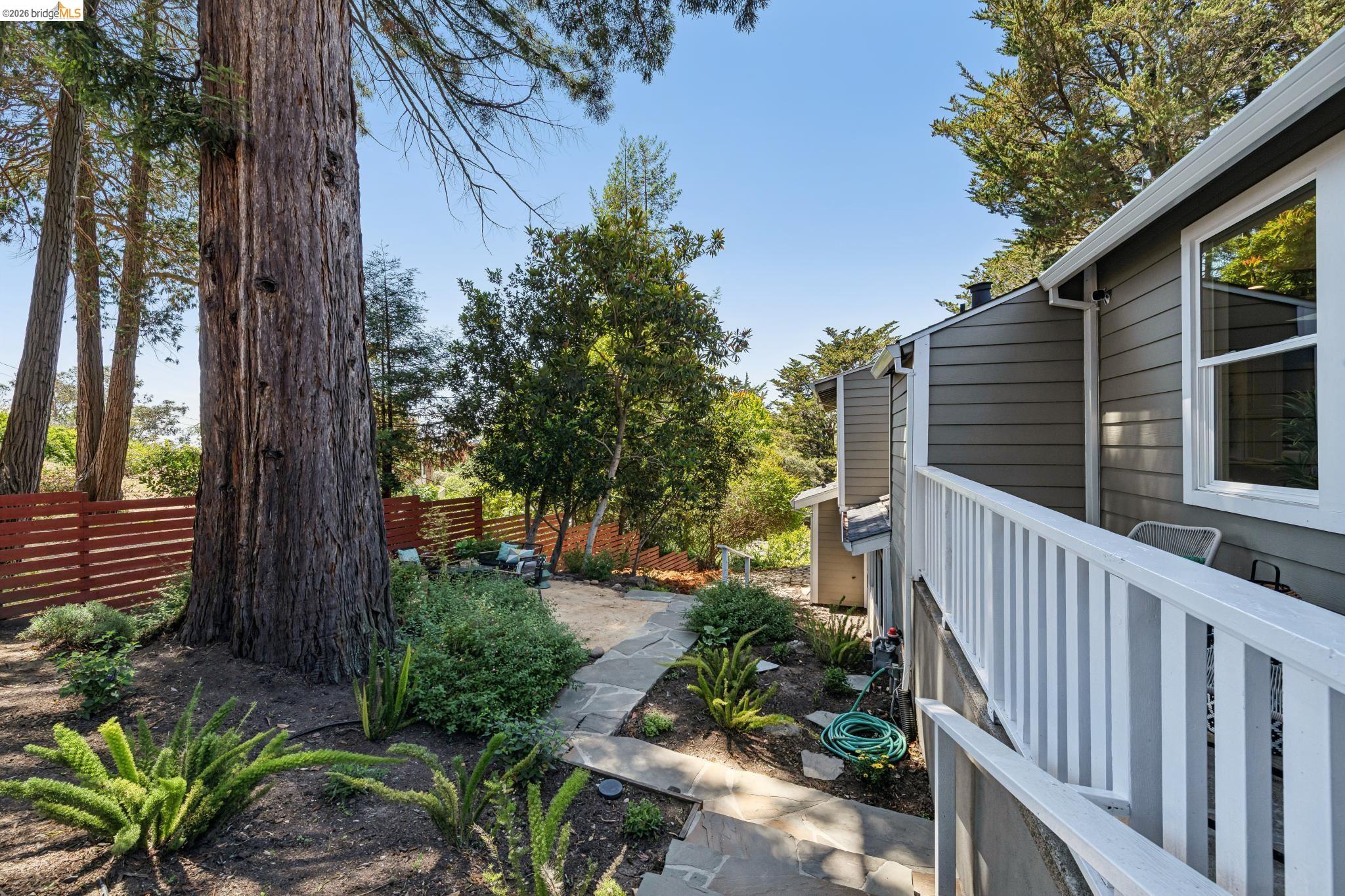 6281 Aspinwall Road Oakland, CA 94611 - Photo 5 of 71
