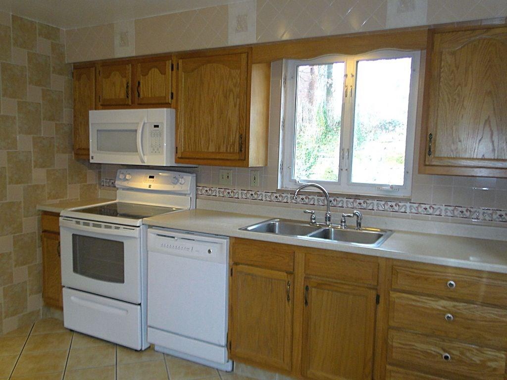 4822 Baptist Road Whitehall, PA 15227 - Photo 8 of 25 Gallery Image 8