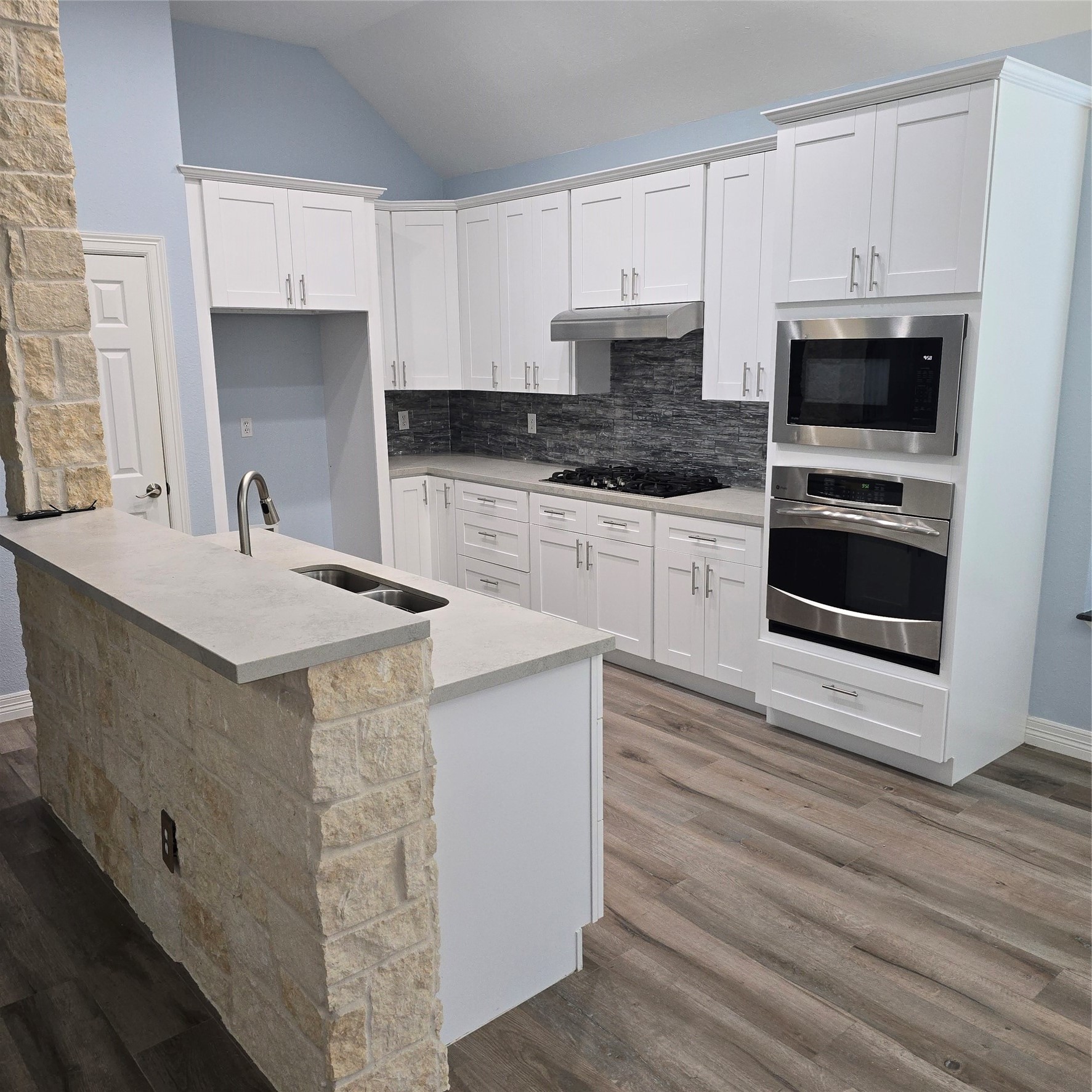 18302 Rittenhouse Park Court Spring, TX 77379 - Photo 7 of 42 KITCHEN VIEW 2