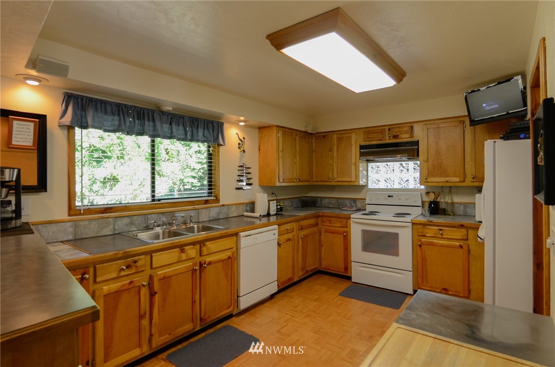 353 Kosmos Lane Morton, WA 98356 - Photo 6 of 24 Gallery Image 6