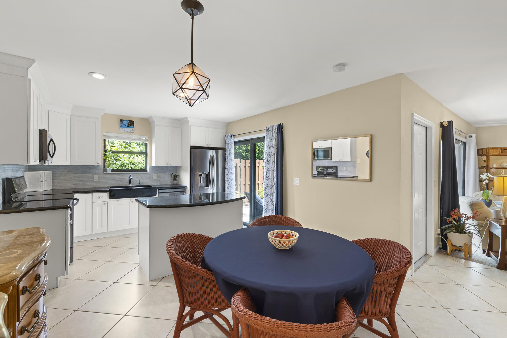 110 North Delaware Boulevard, Unit 18A Jupiter, FL 33458 - Photo 9 of 30 a view of a dining room with furniture