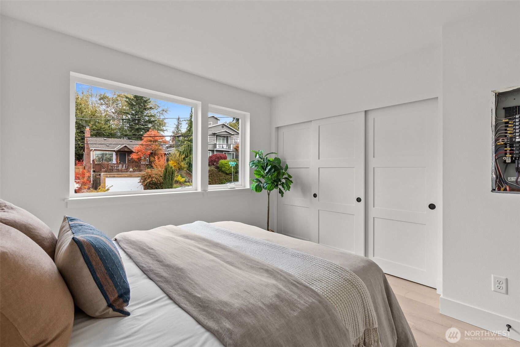 8405 42nd Avenue Southwest Seattle, WA 98136 - Photo 11 of 37