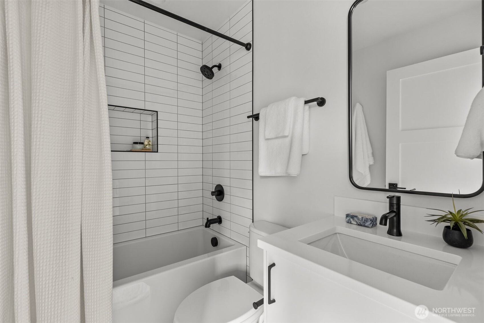 8405 42nd Avenue Southwest Seattle, WA 98136 - Photo 14 of 37