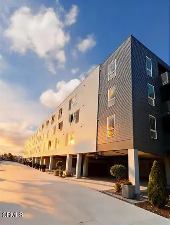 $2,400 | 18900 Parthenia Street, Unit 201, Northridge, CA 91324