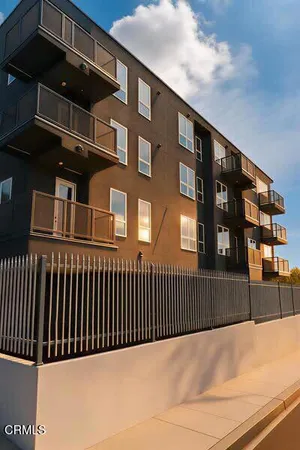 $2,400 | 18900 Parthenia Street, Unit 201, Northridge, CA 91324