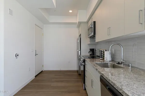 $2,400 | 18900 Parthenia Street, Unit 201, Northridge, CA 91324