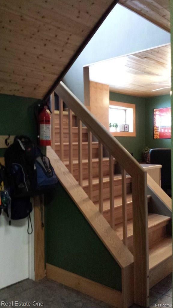 7690 South Eston Road Clarkston, MI 48348 - Photo 26 of 26 kelly steps2.jpg
