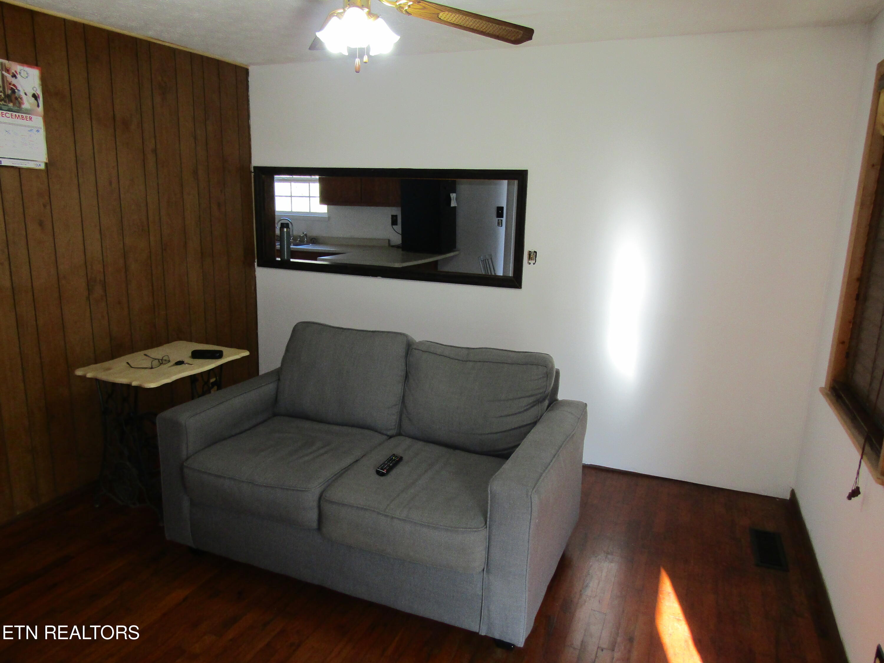 299 Shoun Hollow Road Jacksboro, TN 37757 - Photo 3 of 15 Living room