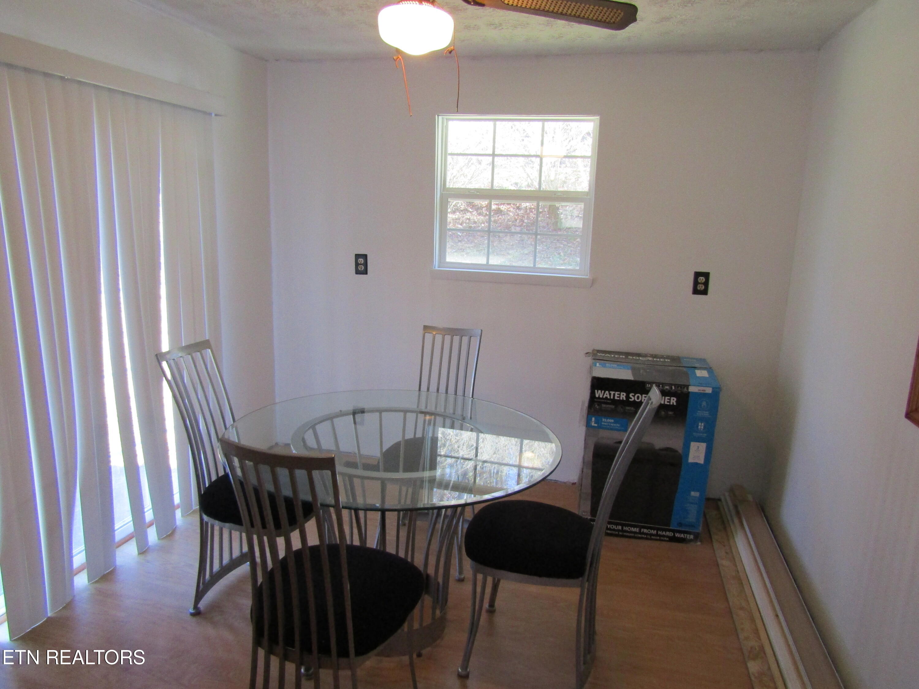 299 Shoun Hollow Road Jacksboro, TN 37757 - Photo 5 of 15 Dining