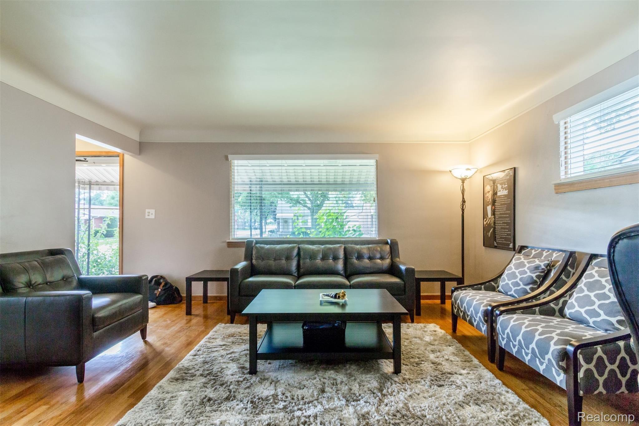 3853 Harding Street Dearborn, MI 48124 - Photo 5 of 32 07.jpg