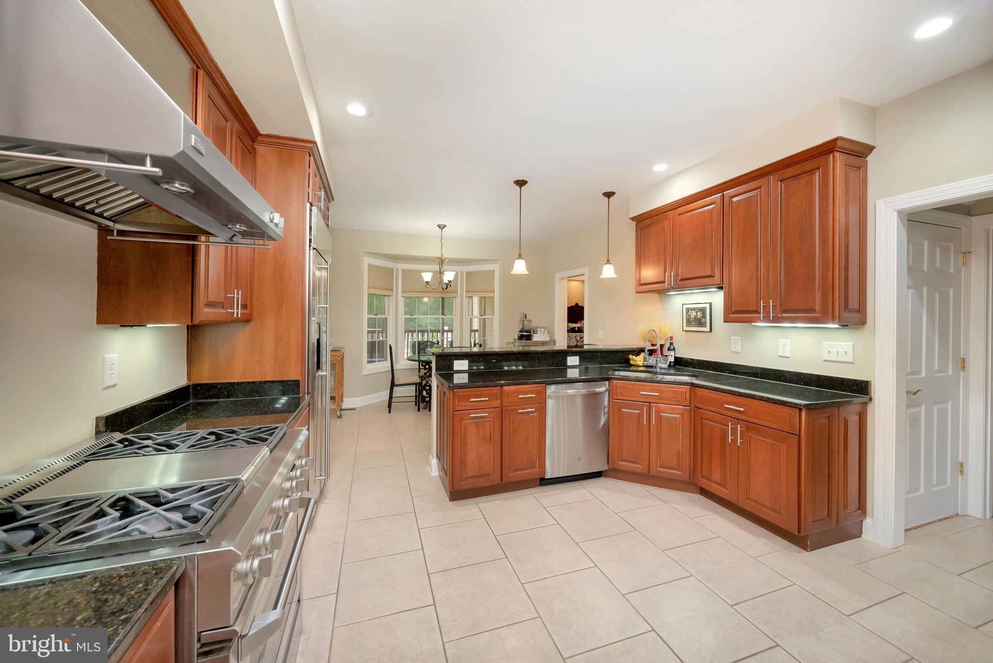 5800 Hickory Ridge Road Spotsylvania, VA 22551 - Photo 10 of 35 Gourmet Kitchen