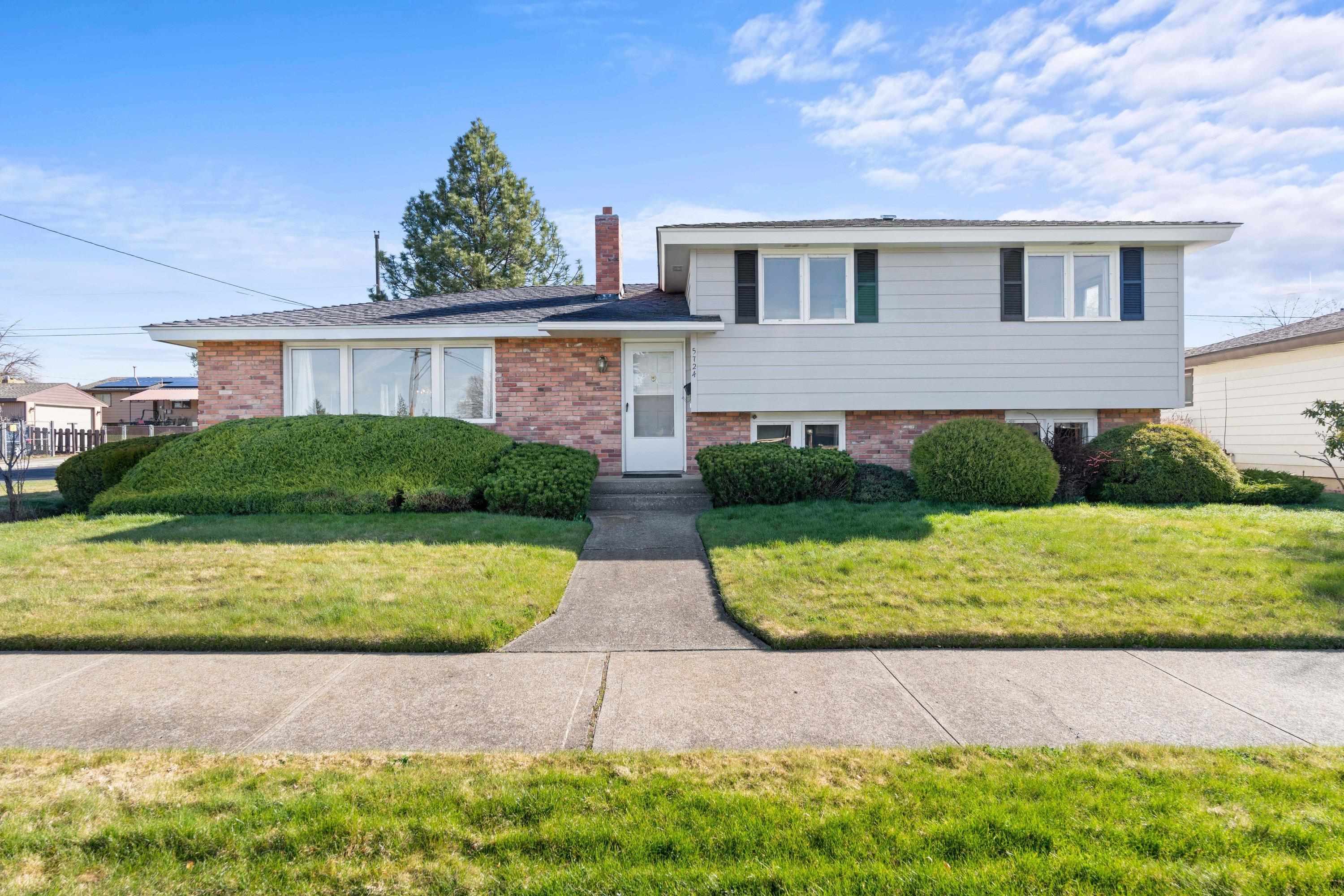 5724 North Fleming Street Spokane, WA 99205 - Photo 2 of 49