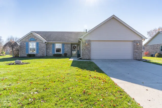 $295,000 | 4857 West Stonehaven Lane, New Palestine, IN 46163
