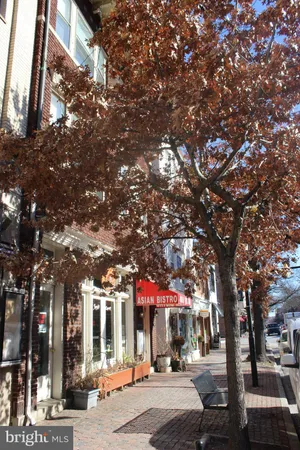 $2,995 | 809 1/2 King Street, Unit 3, Alexandria, VA 22314