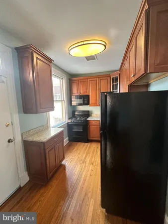 $2,995 | 809 1/2 King Street, Unit 3, Alexandria, VA 22314