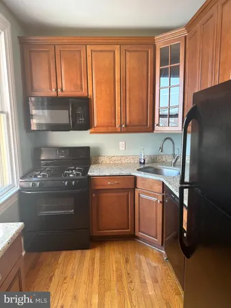 $2,995 | 809 1/2 King Street, Unit 3, Alexandria, VA 22314