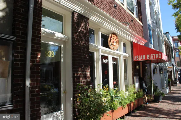 $2,995 | 809 1/2 King Street, Unit 3, Alexandria, VA 22314