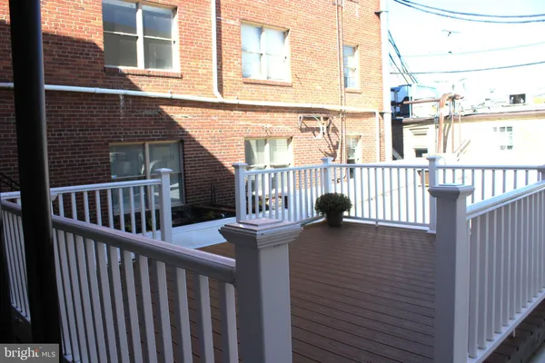 $2,995 | 809 1/2 King Street, Unit 3, Alexandria, VA 22314