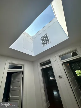 $2,995 | 809 1/2 King Street, Unit 3, Alexandria, VA 22314