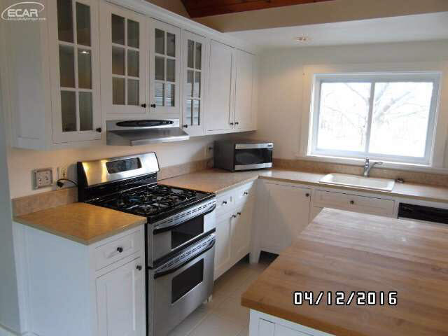 10365 Potter Road Flushing, MI 48433 - Photo 5 of 41 21131260-4.JPG