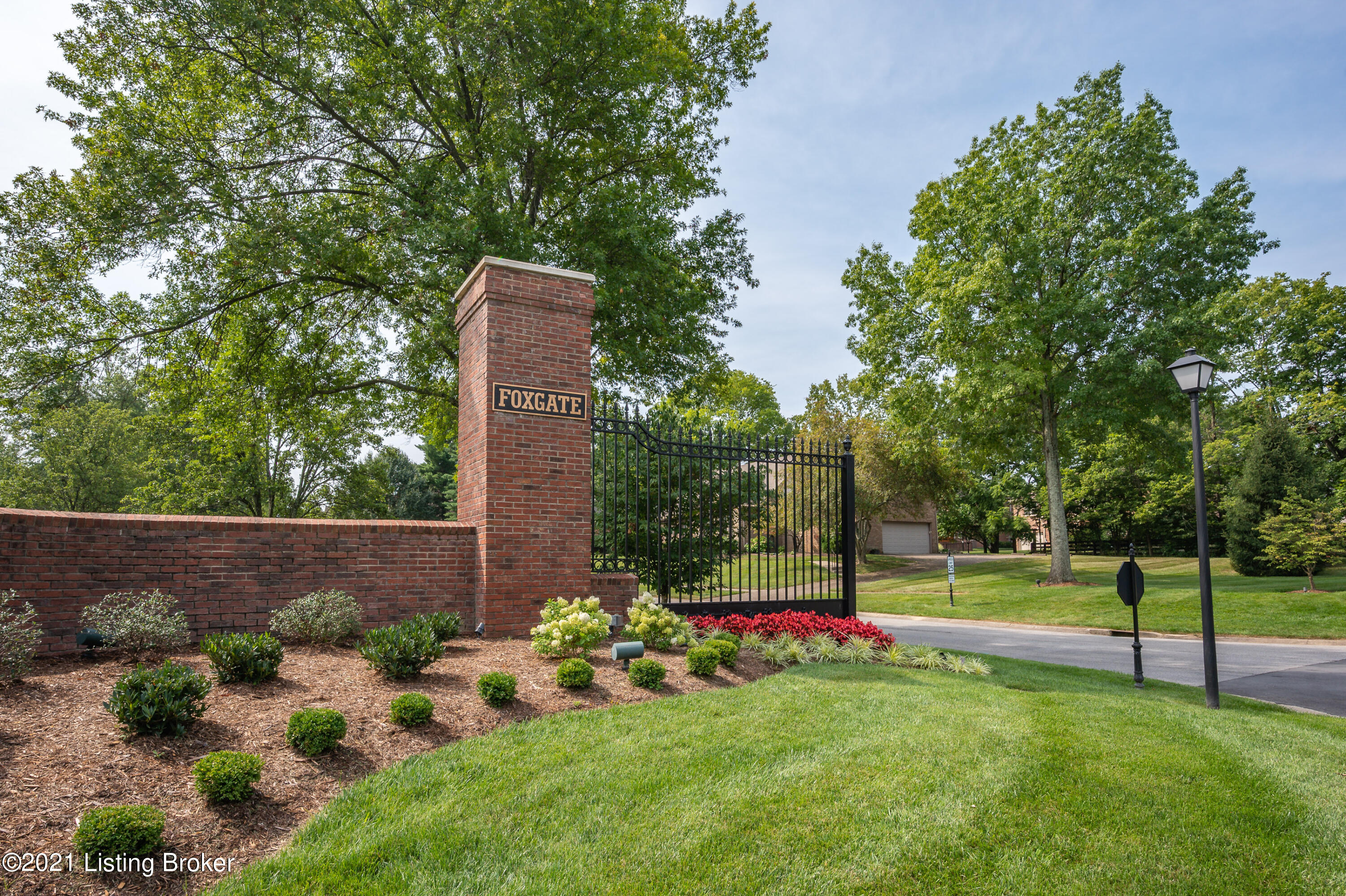 712 Foxgate Road Louisville, KY 40223 - Photo 2 of 39 Foxgate Rd 712-FCP-01