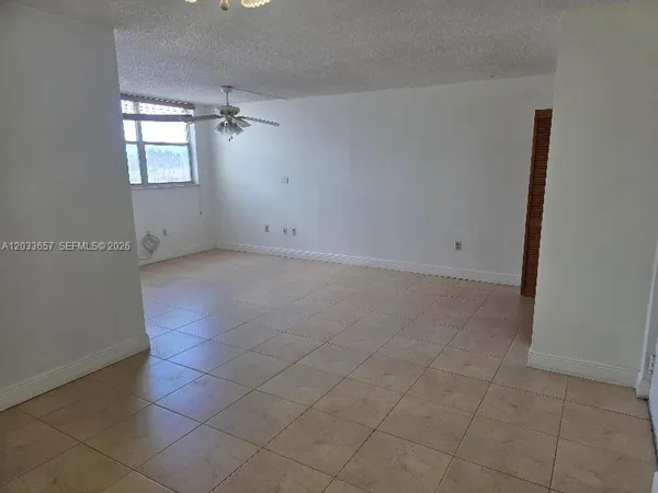 $2,200 | 9411 Southwest 4th Street, Unit 303, Miami, FL 33174