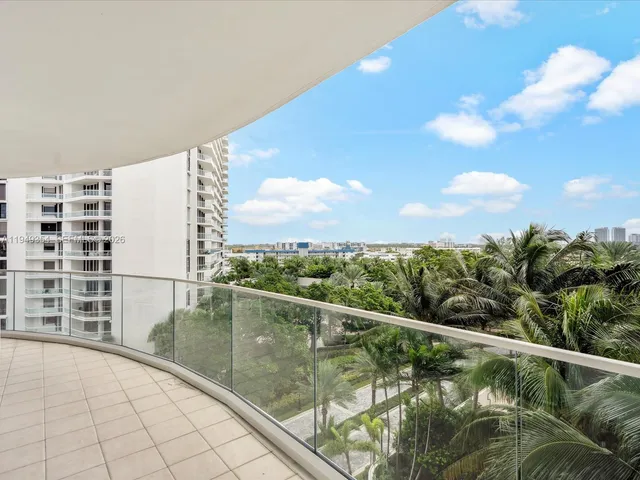$6,000 | 2800 Island Boulevard, Unit 702, Aventura, FL 33160