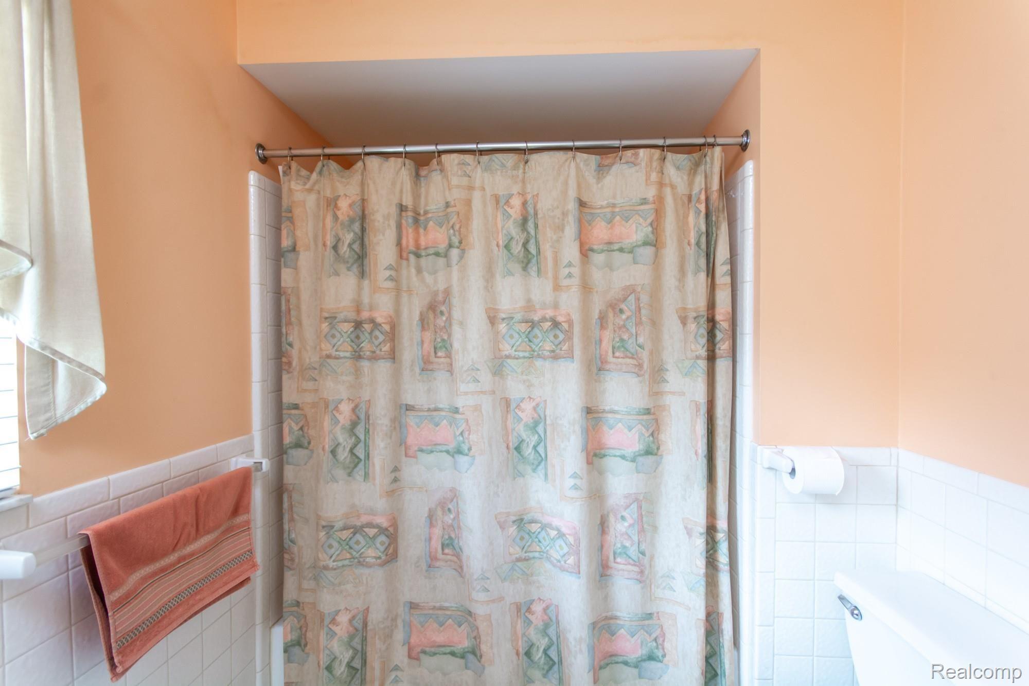 46656 Hanford Road Canton, MI 48187 - Photo 22 of 28 DSC_3282.jpg