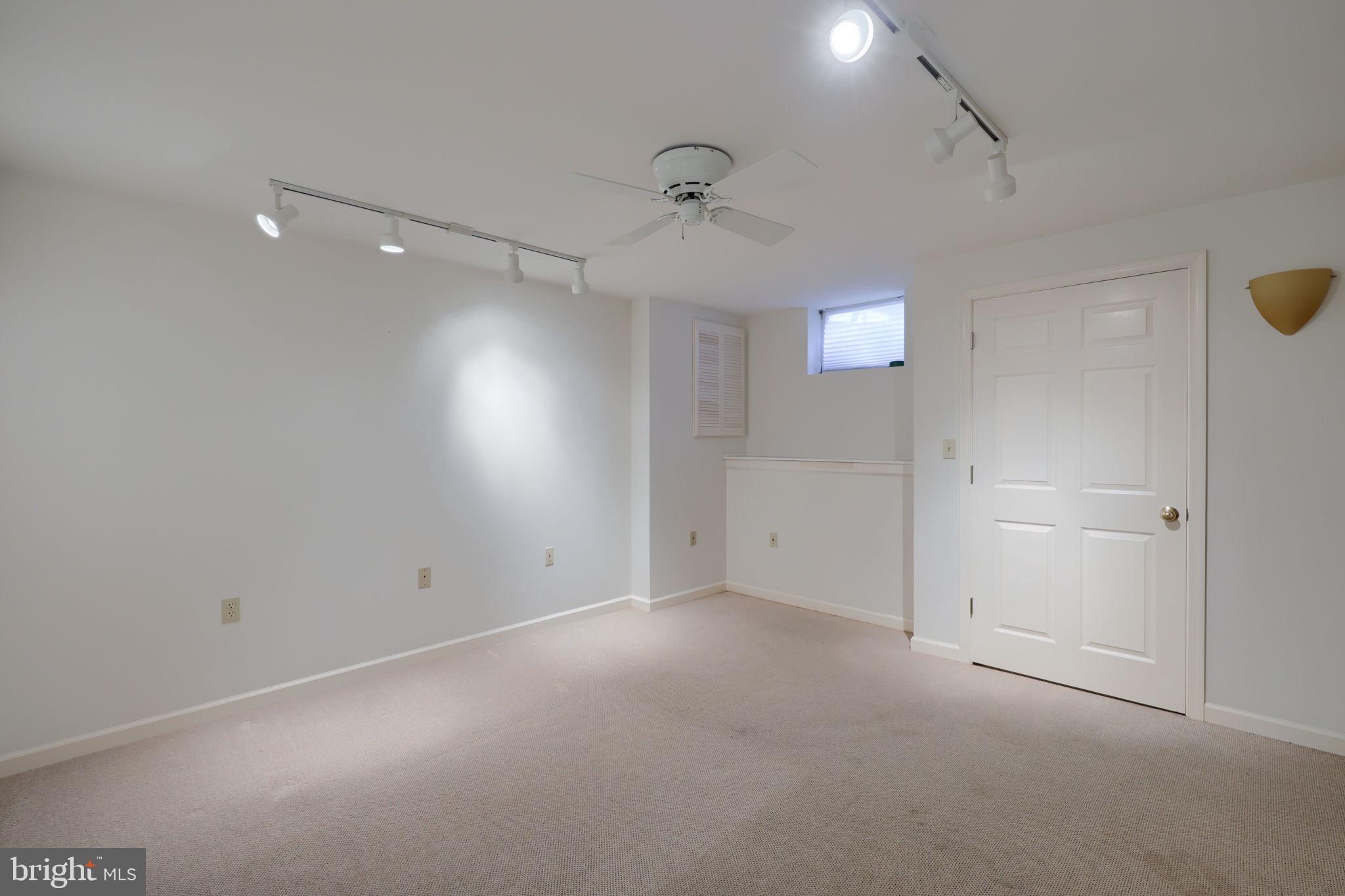 1817 Spring Ridge Lane Lancaster, PA 17603 - Photo 29 of 41 Gallery Image 29
