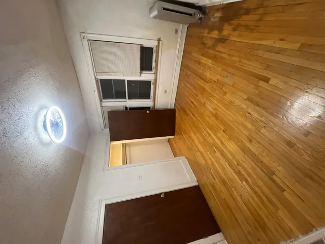 $1,300 | 2408 East 77th Street, Unit 2, Chicago, IL 60649