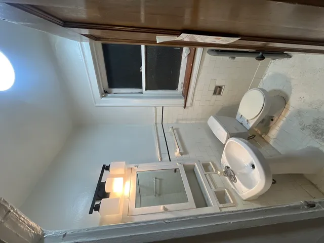 $1,300 | 2408 East 77th Street, Unit 2, Chicago, IL 60649