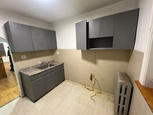 $1,300 | 2408 East 77th Street, Unit 2, Chicago, IL 60649