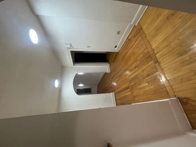 $1,300 | 2408 East 77th Street, Unit 2, Chicago, IL 60649