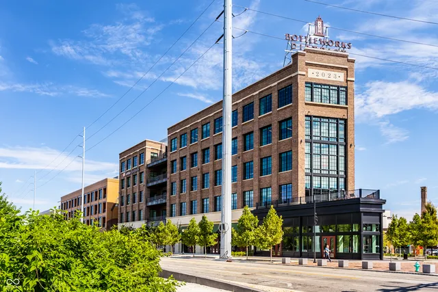 $799,900 | 757 Massachusetts Avenue, Unit 201, Indianapolis, IN 46204