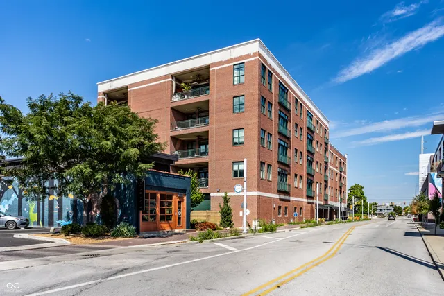 $799,900 | 757 Massachusetts Avenue, Unit 201, Indianapolis, IN 46204