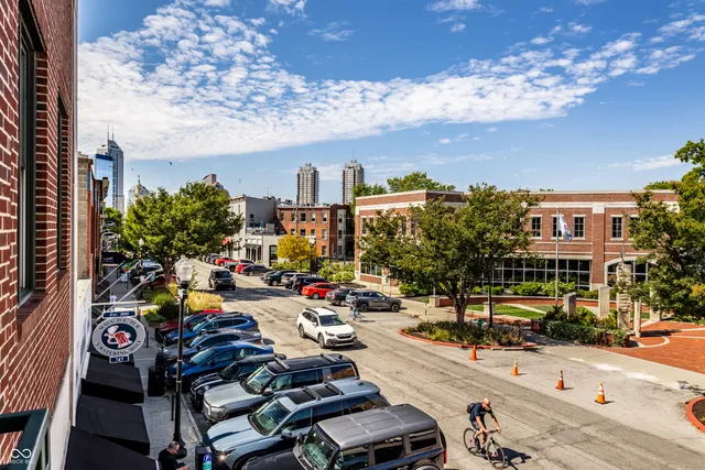 $799,900 | 757 Massachusetts Avenue, Unit 201, Indianapolis, IN 46204