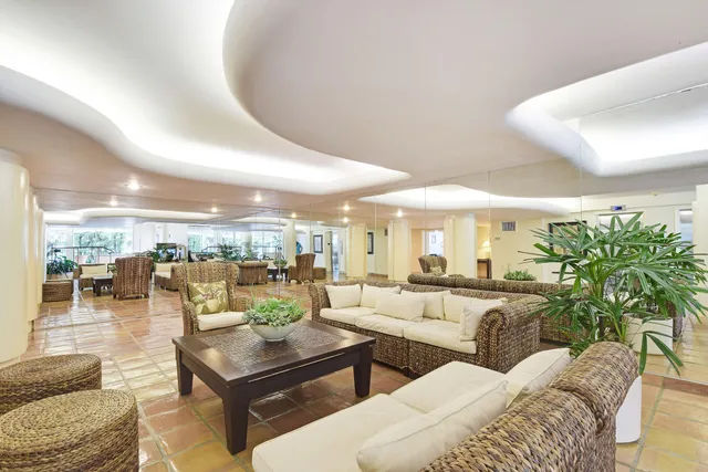 $12,500 | 170 North Ocean Boulevard, Unit 206, Palm Beach, FL 33480