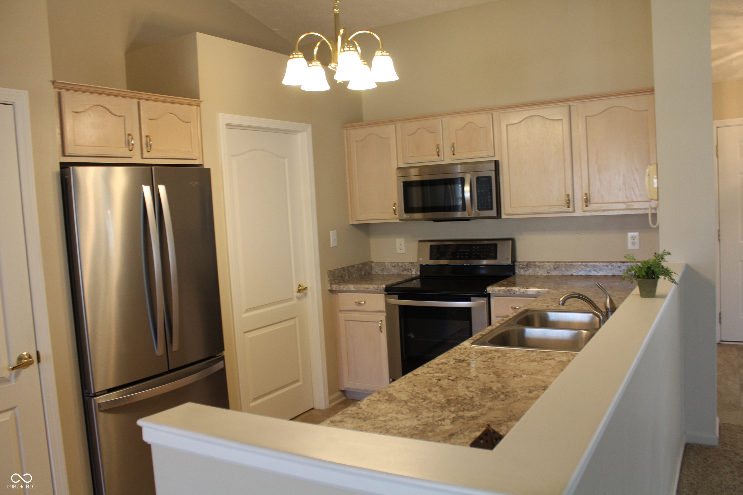 6036 Riva Ridge Drive Indianapolis, IN 46237 - Photo 7 of 20 Gallery Image 7