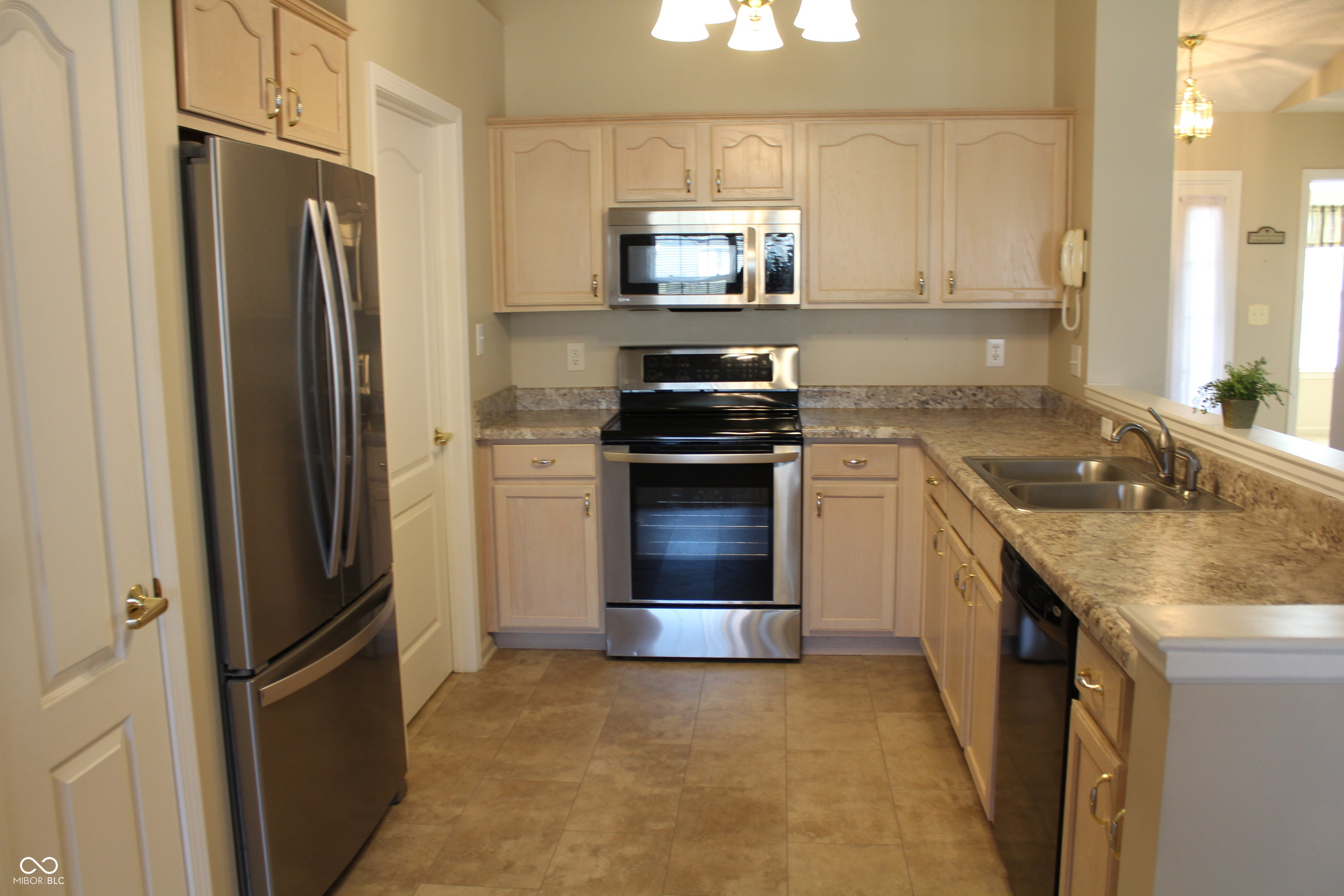 6036 Riva Ridge Drive Indianapolis, IN 46237 - Photo 8 of 20 Gallery Image 8