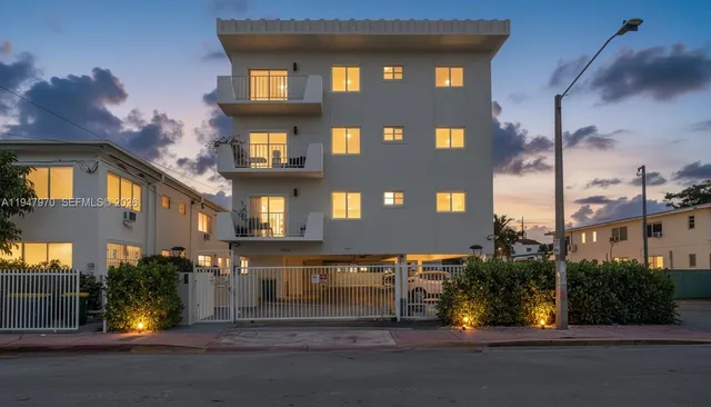 $320,000 | 7925 Carlyle Avenue, Unit 402, Miami Beach, FL 33141