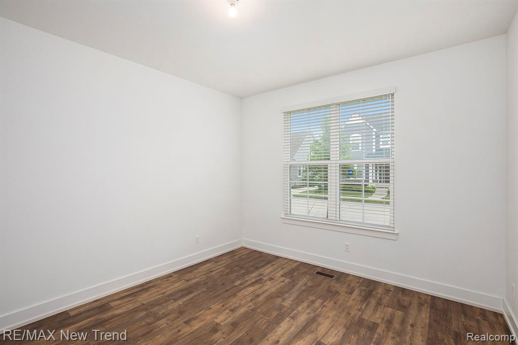 2511 Massoit Road Royal Oak, MI 48073 - Photo 17 of 39