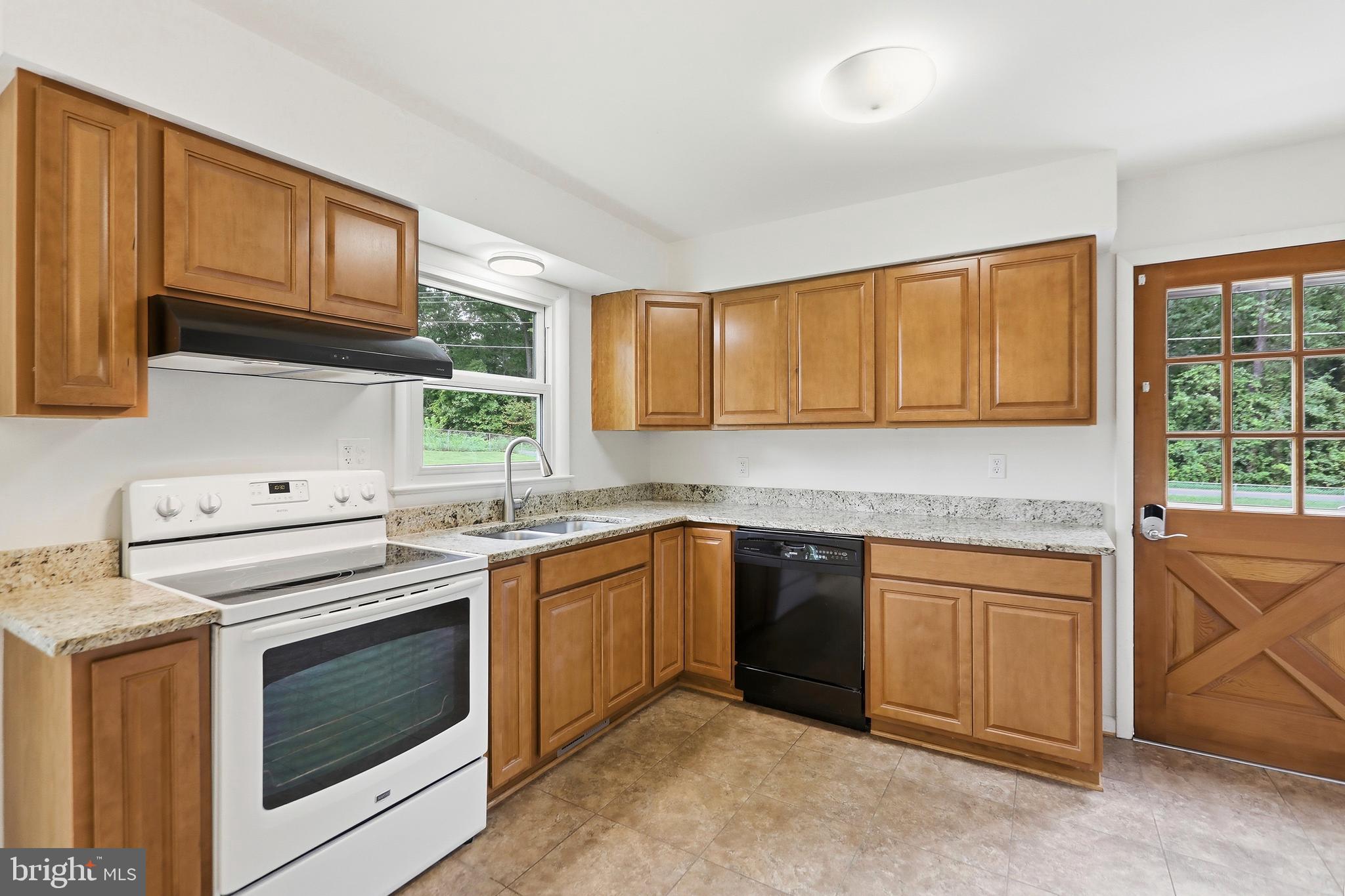 9787 Lees Mill Road Warrenton, VA 20186 - Photo 15 of 35 Kitchen window over sink