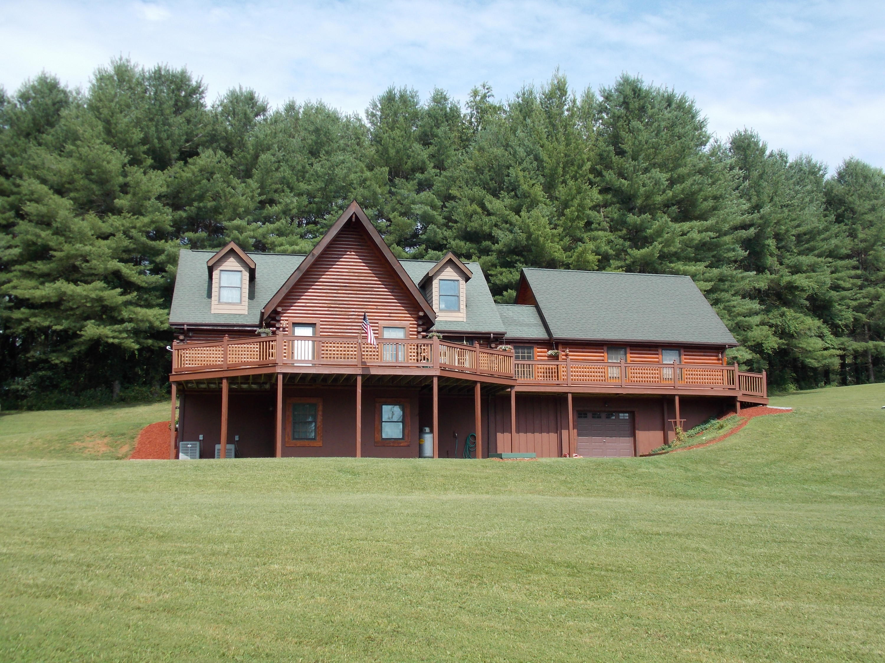 124 Ridgeview Road Northwest Floyd, VA 24091 - Photo 4 of 67 a front view of a house with a garden