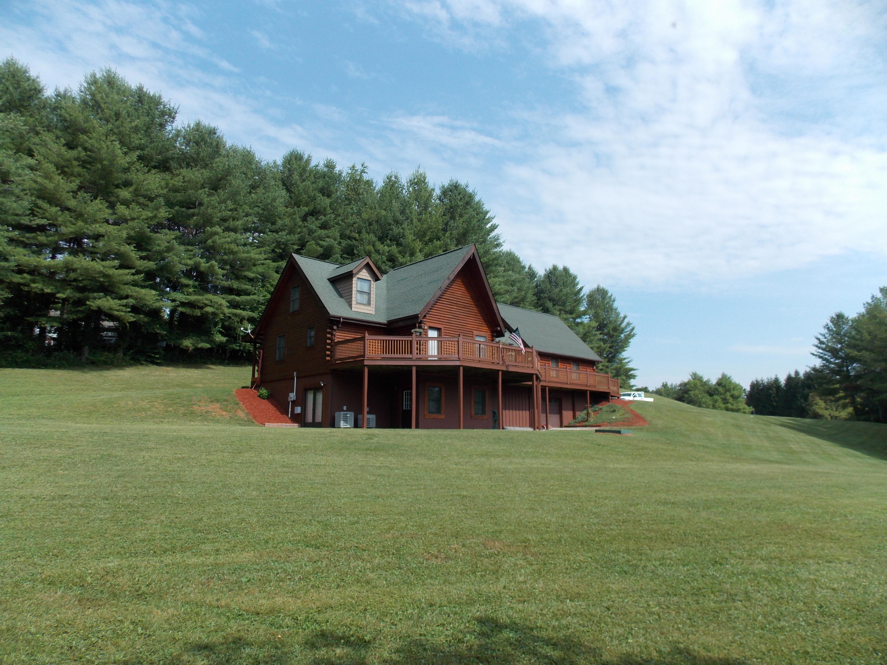 124 Ridgeview Road Northwest Floyd, VA 24091 - Photo 5 of 67 a view of a house with a yard and sitting area