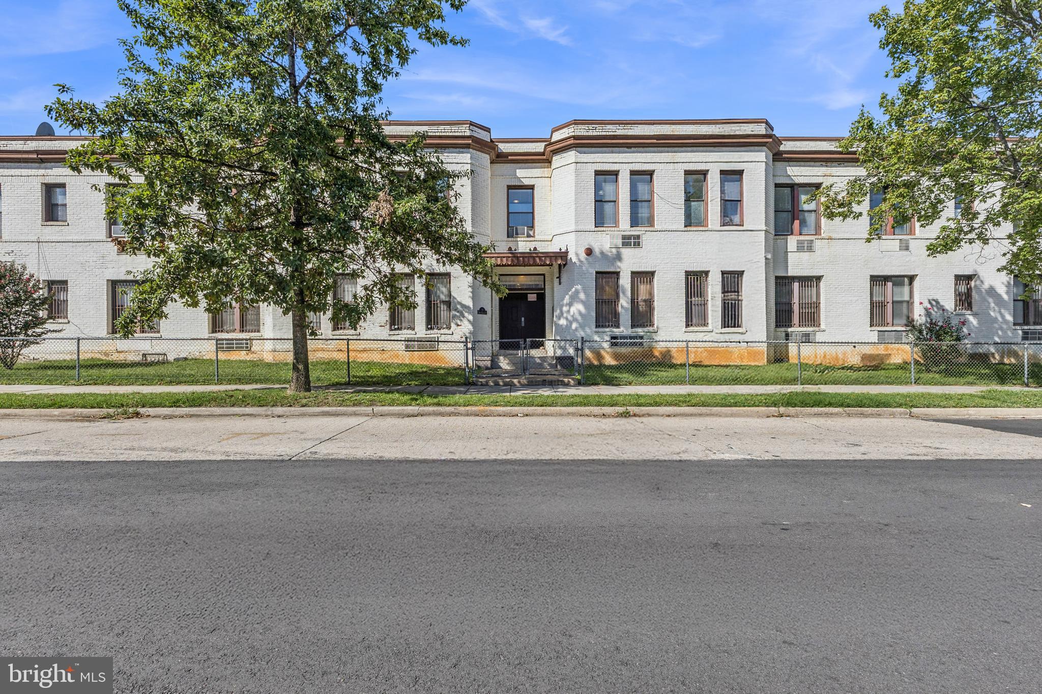 7 18th Street Southeast, Unit 208 Washington, DC 20003 - Photo 25 of 32 a front view of building with yard