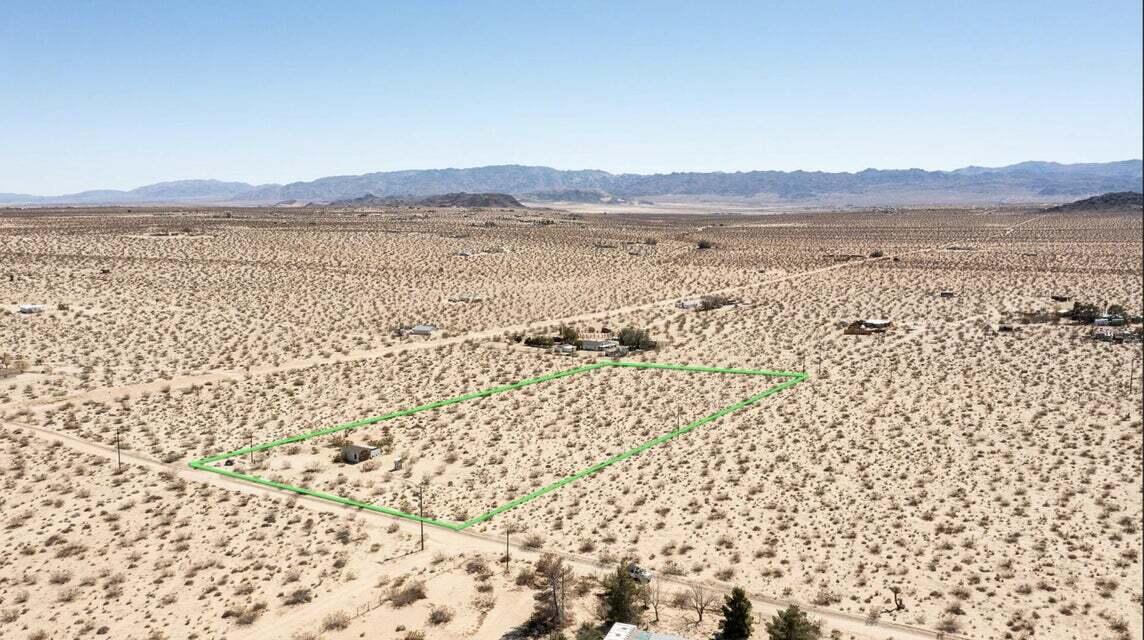 63637 Gemini Road Joshua Tree, CA 92252 - Photo 18 of 22 a view of lake and mountain