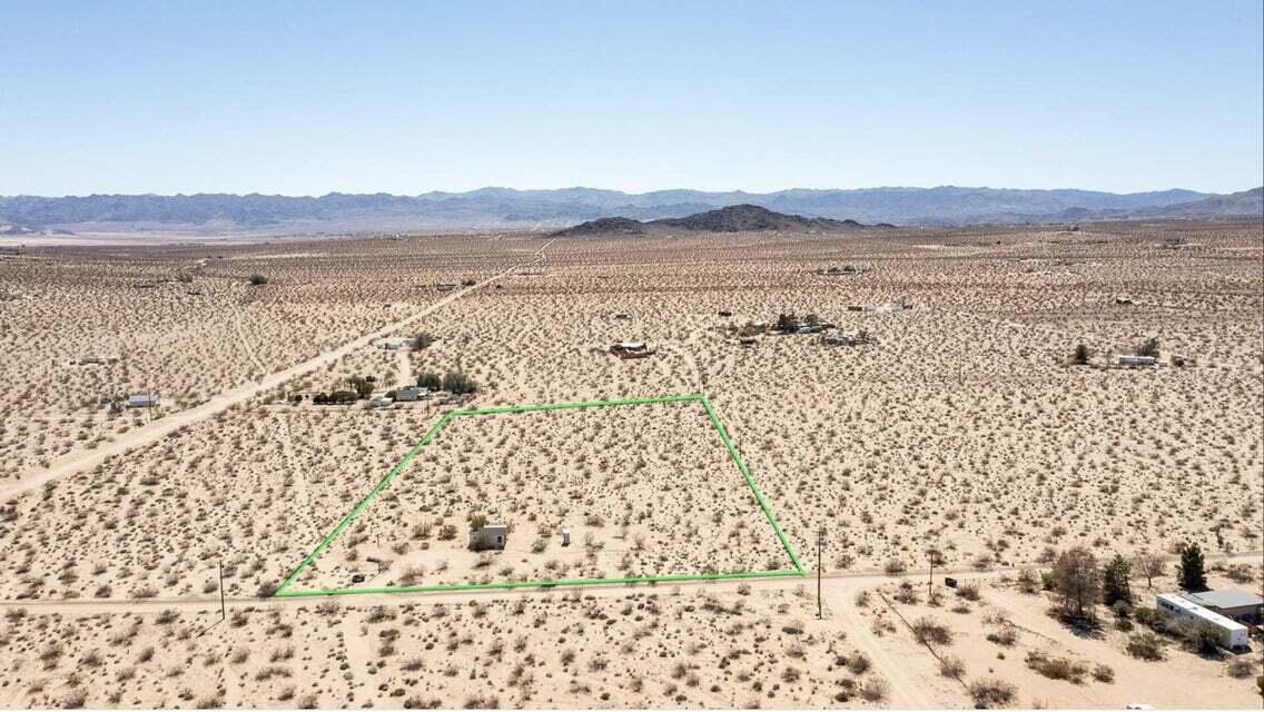 63637 Gemini Road Joshua Tree, CA 92252 - Photo 19 of 22 a view of mountain with lake view