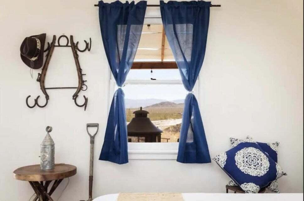 63637 Gemini Road Joshua Tree, CA 92252 - Photo 9 of 22 a view of entryway with furniture and wooden floor