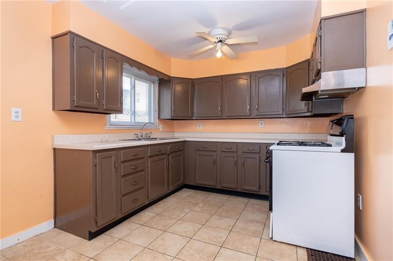 519 Chatham Way Rochester, PA 15074 - Photo 2 of 12